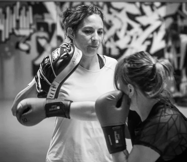 Natacha et une élève en boxe thérapie à Saumur